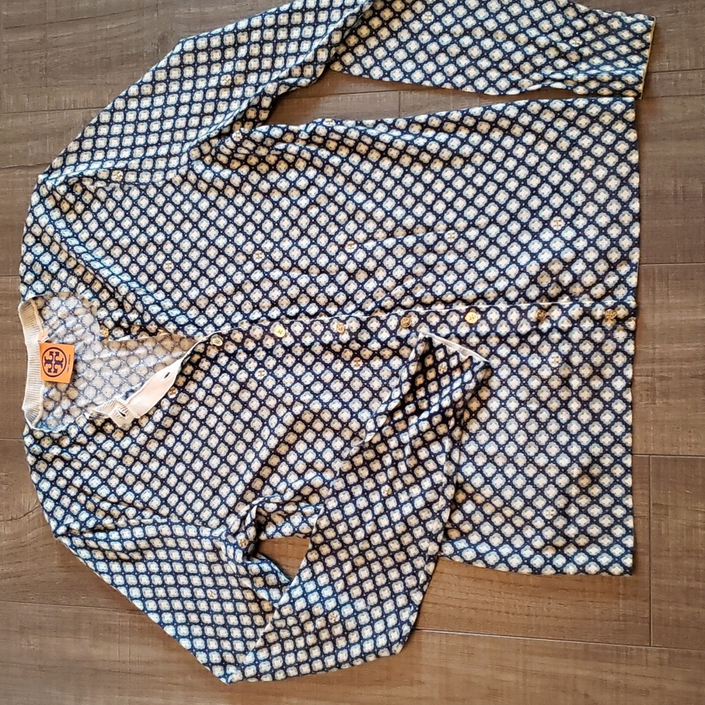 Women's Blue and White Patterned Sweater